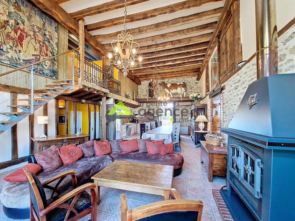 Magnifique Propriété – 270 m2 + Etang – 11 pièces – 8 chambres – 270 m²