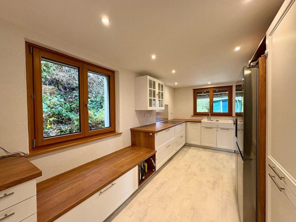 MAISON 6 PIECES 123 m² SUR TERRAIN DE 9.9 ARES 349000 EUROS – 6 pièces – 2 chambres – 123 m²