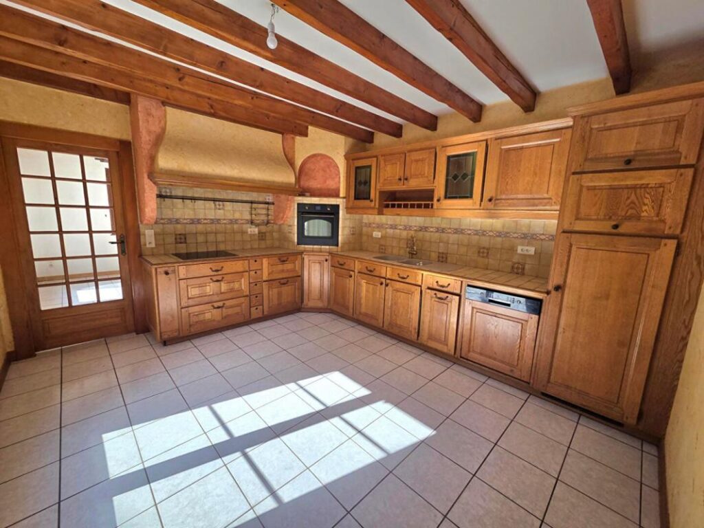 MAISON 9 PIECES 206m² SUR 13.91 ARES 329000 EUROS – 9 pièces – 7 chambres – 205 m²