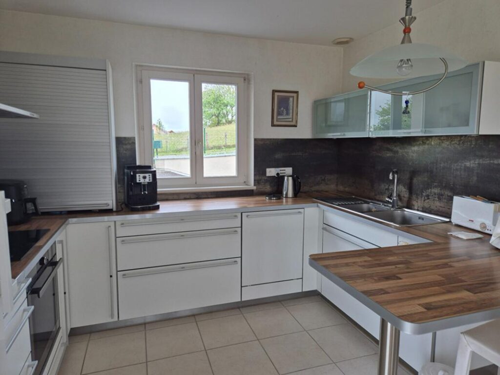 Maison Vauvillers 5 pièce(s) 163 m2 sur 43 ares de terrain – 5 pièces – 4 chambres – 163 m²