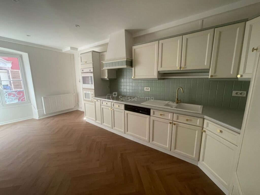 Au coeur de la Vieille Ville, bel appartement, entièrement rénové, de 107M2 – 4 pièces – 3 chambres – 107 m²