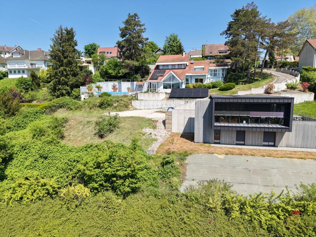 Terrain viabilisé sur les hauteurs de Montbéliard – NR pièces – NR chambres – 700 m²