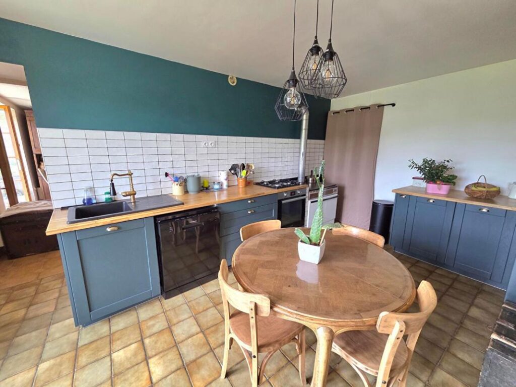 MAISON 7 PIECES 139m² SUR TERRAIN DE 6.77 ARES 169000 EUROS – 7 pièces – 4 chambres – 139 m²