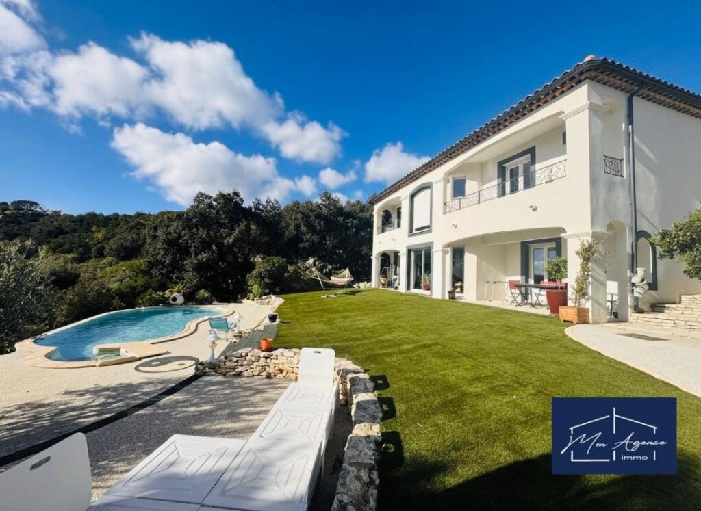 Maison à vendre Rochefort-du-Gard – 6 pièces – 4 chambres – 202 m²