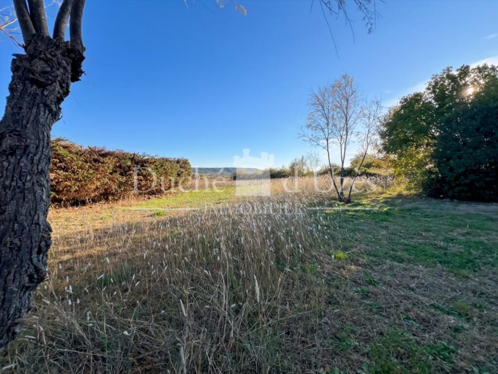 Terrain – NR pièces – NR chambres – 900 m²