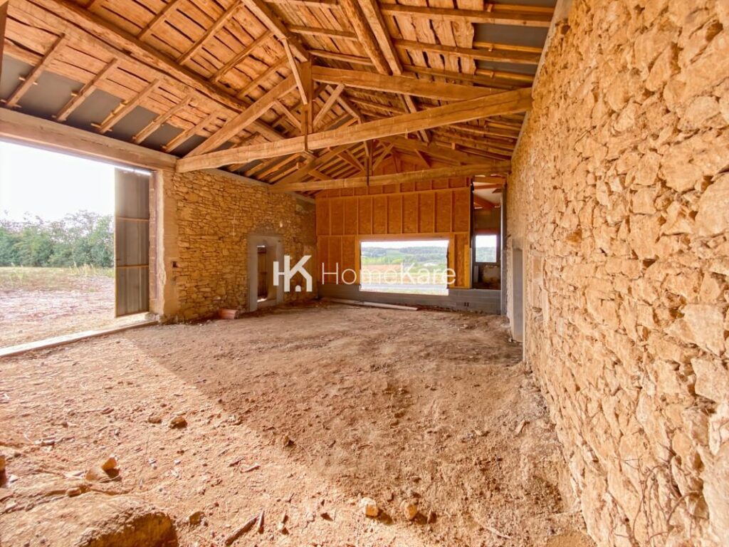 UNE BELLE BATISSE EN PIERRE DANS UN ECRIN DE VERDURE – 5 pièces – 4 chambres – 180 m²