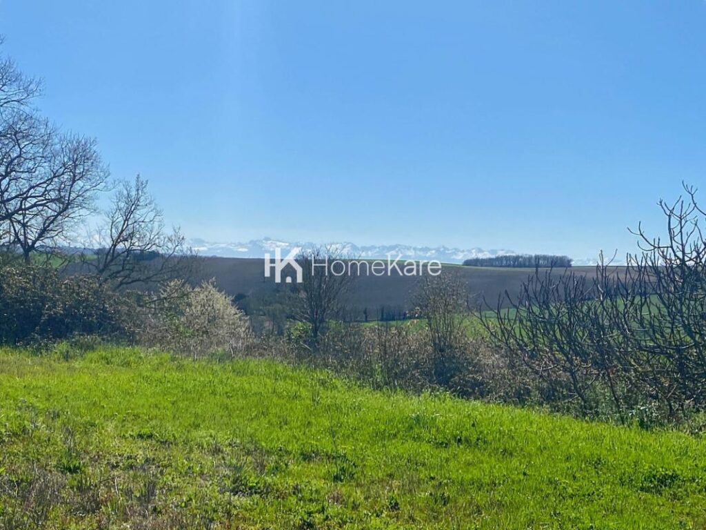 A SAISIR – TERRAIN AVEC VUE SUR LES PYRENEES !!! – NR pièces – NR chambres – 974 m²