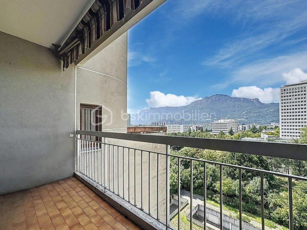 T4 101 m² ÉTAGE ÉLEVÉ – VUE MASSIFS – 2 BALCONS – GARAGE 20 m² – GRENOBLE 38100 – 5 pièces – 3 chambres – 101 m²