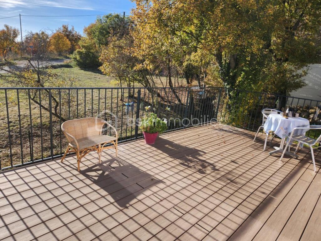 EXCLUSIVITE à FORCALQUIER : Deux logements indépendants de plain pied dans quartier calme ! – 8 pièces – 5 chambres – 175 m²