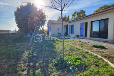 EXCLUSIVITE à FORCALQUIER : Deux logements indépendants de plain pied dans quartier calme ! – 8 pièces – 5 chambres – 175 m²