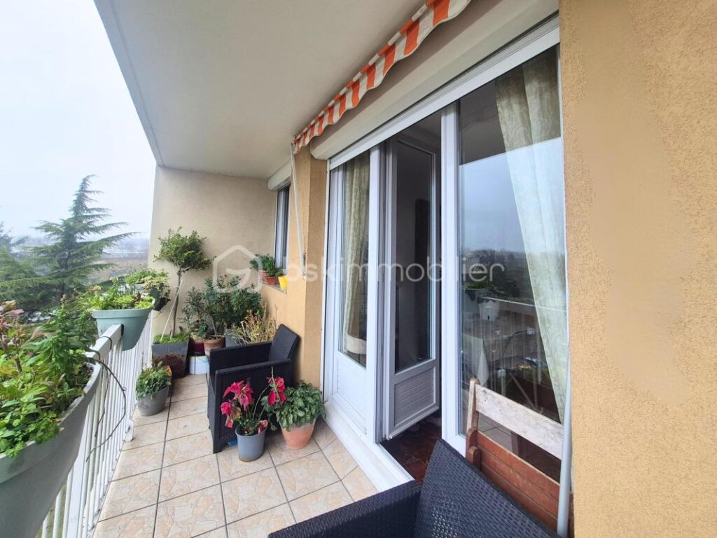 Appartement 3 pièces avec balcon, parking privatif et cellier situé au Domaine du Château Chilly Mazarin – 3 pièces – 2 chambres – 62 m²