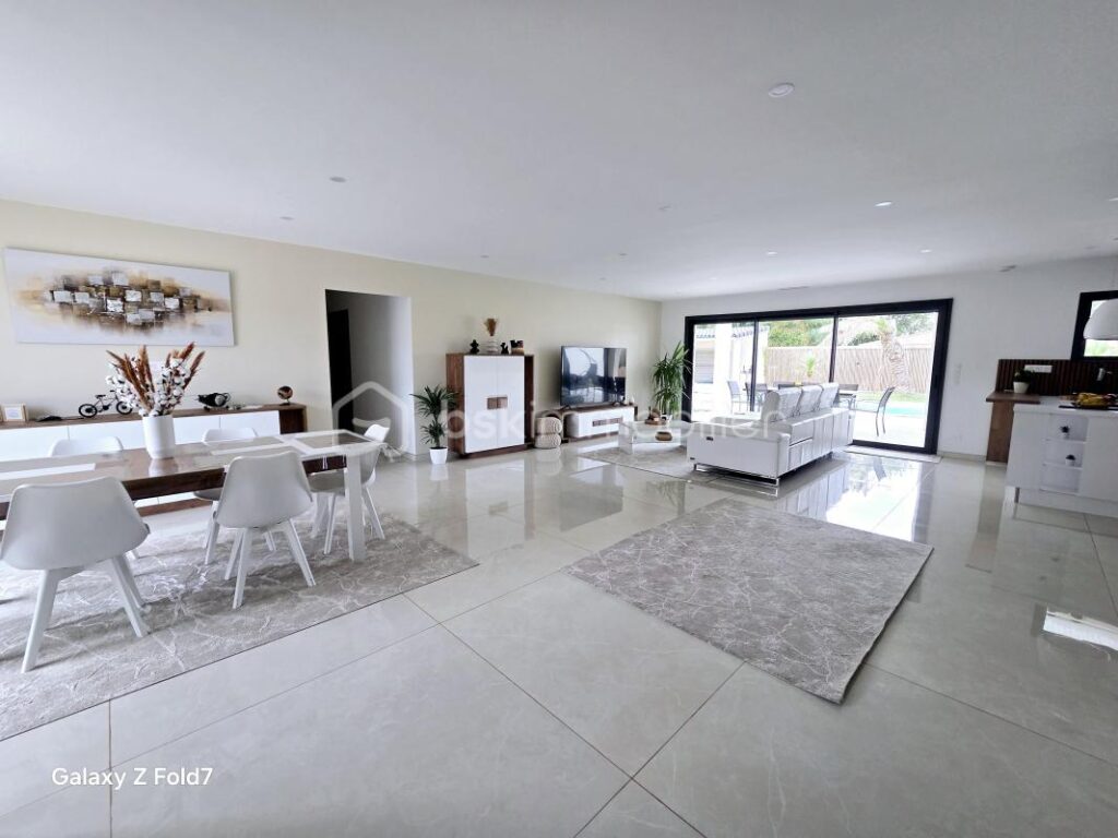 Contemporaine plain-pied T5 proche centre ville – 5 pièces – 4 chambres – 148 m²