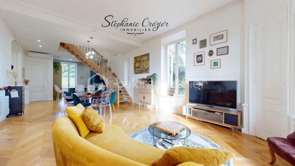 T5 Duplex de prestige avec terrasse, parc classé, Château du XIX – Accès TGV Paris – 5 pièces – 4 chambres – 115 m²