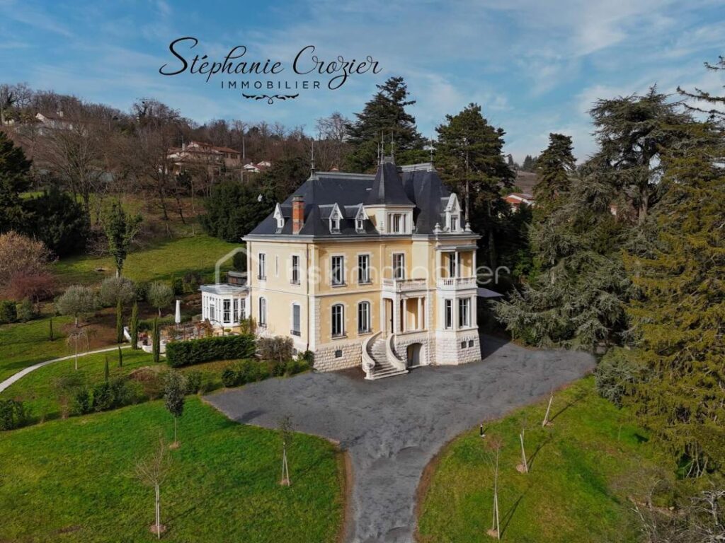 T5 Duplex de prestige avec terrasse, parc classé, Château du XIX – Accès TGV Paris – 5 pièces – 4 chambres – 115 m²