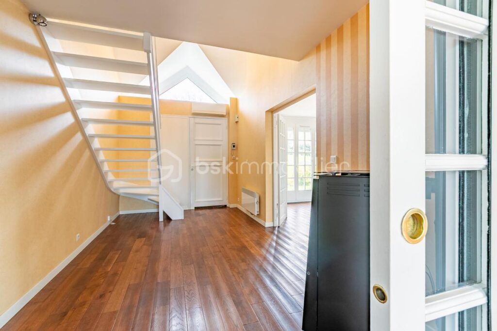 Maison familiale type ‘ORANGER’ 210m² à SAINT-WITZ – 8 pièces – 5 chambres – 210 m²