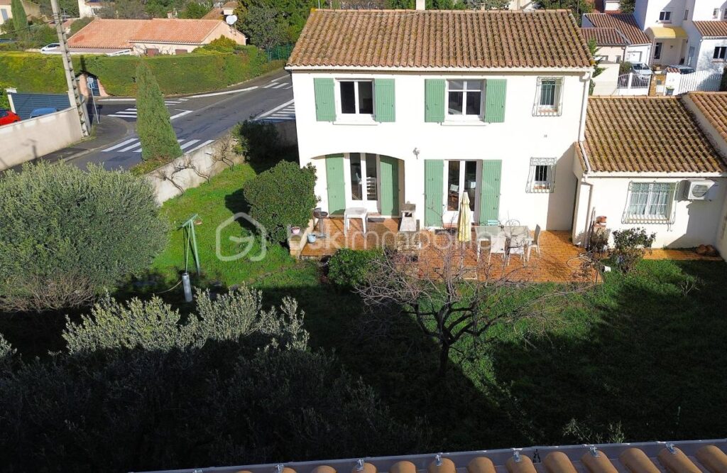 MAISON DE 5 PIÈCES DE 102 M2 HABITABLE , SUR UN ÉTAGE , AVEC 4 CHAMBRES , UN GARAGE ET UN JARDIN SUR SALON DE PROVENCE – 5 pièces – 4 chambres – 102 m²