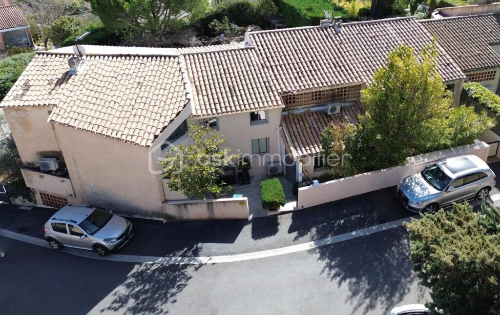 A vendre maison magnifique de 5 pièces , avec un jardin privé et 2 terrasses sur Venelles – 4 pièces – 3 chambres – 135 m²