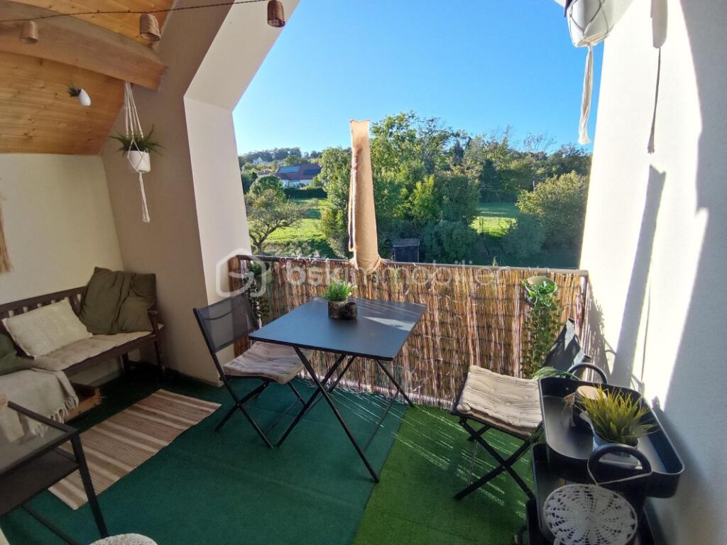 LE CHARME!!!! APPART. T3 EN DERN. ETAGE AVEC TERRASSE COUVERTE, SANS VIS A VIS, VUE VERDOYANTE – 3 pièces – 2 chambres – 83 m²