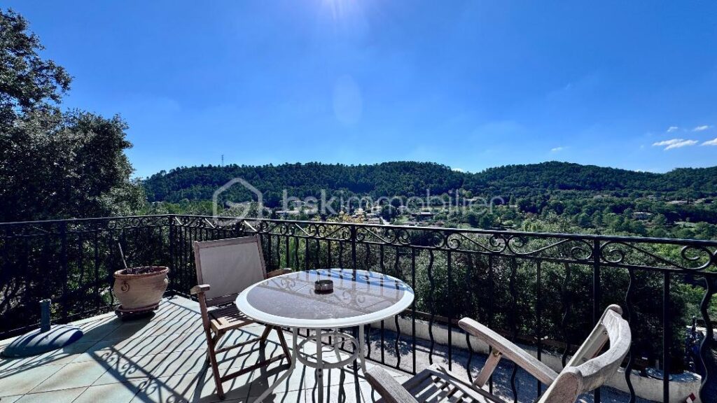 Achat d’une Maison familiale avec vue dominante sur la vallée – 4 pièces – 3 chambres – 119 m²