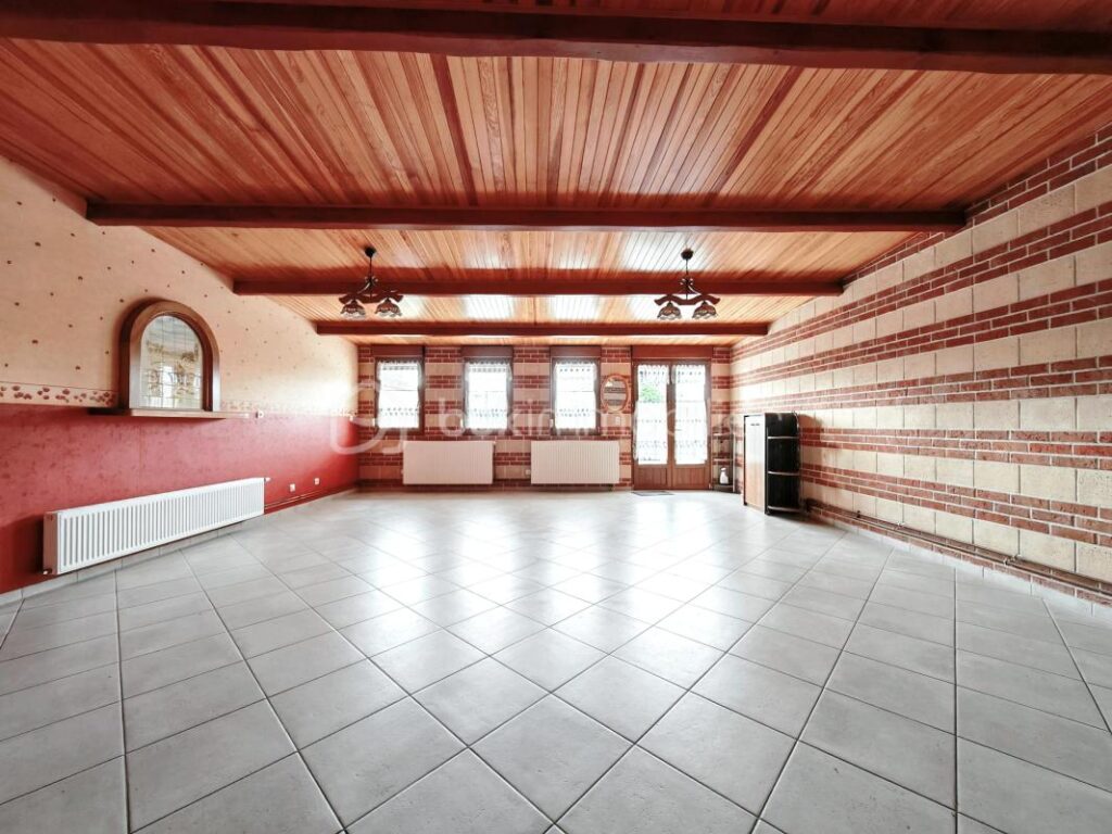 MAISON SEMI-INDIVIDUELLE 3 CHAMBRES / JARDIN / GARAGE / CAVE – 7 pièces – 3 chambres – 160 m²