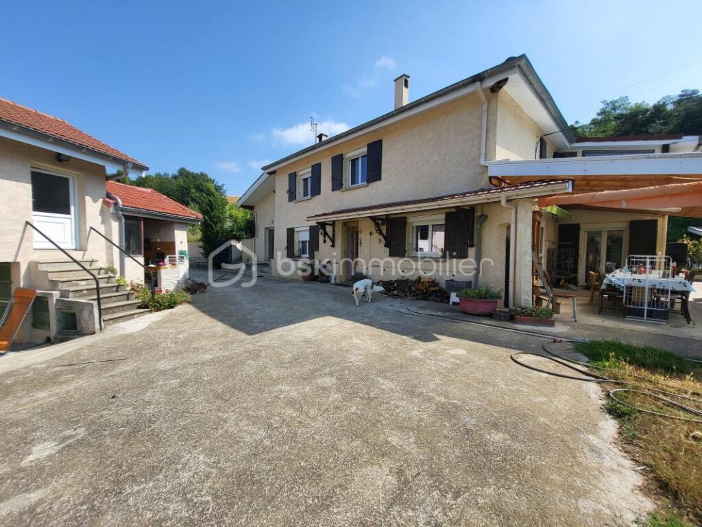 Maison T13 269 m2 – 12 pièces – 6 chambres – 269 m²