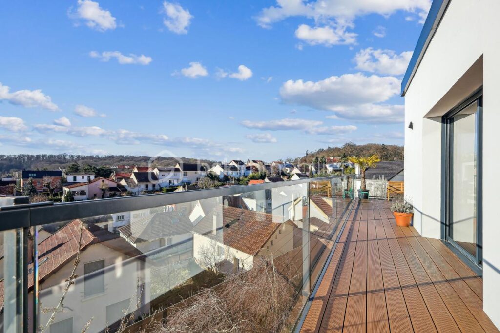 Un espace de vie exceptionnel avec de multiples terrasses ! – 7 pièces – 4 chambres – 234 m²