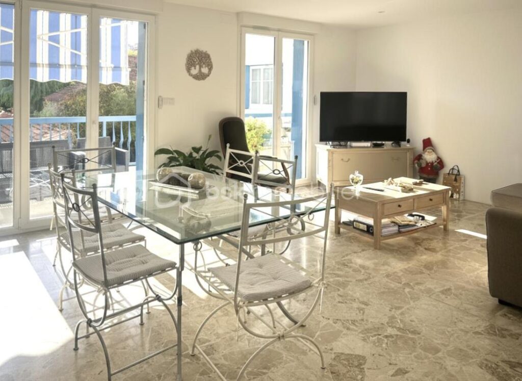 Appartement rénové tout confort 3 pièces avec terrasse – 3 pièces – 2 chambres – 83 m²