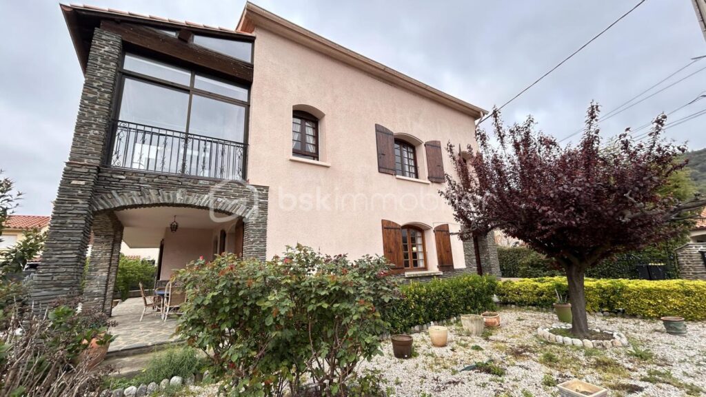 VILLA 188 m² Prades – 8 pièces – 5 chambres – 188 m²