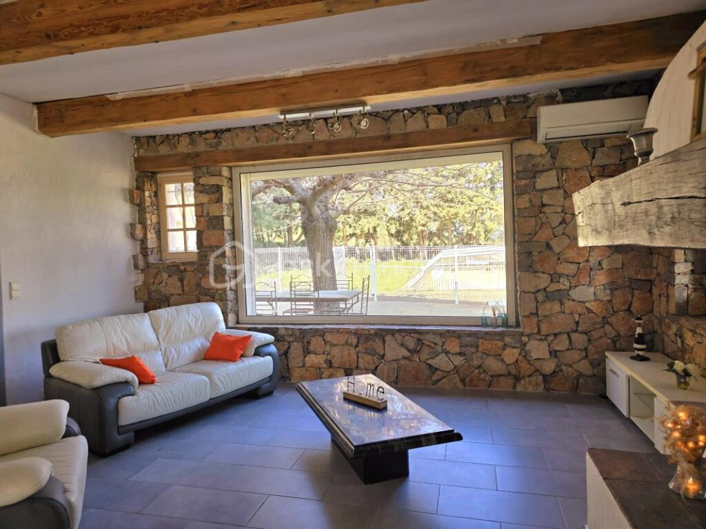 MAS de CARACTERE en Pierre – Havre de Paix avec Piscine et Oliveraie – 7 pièces – 5 chambres – 195 m²