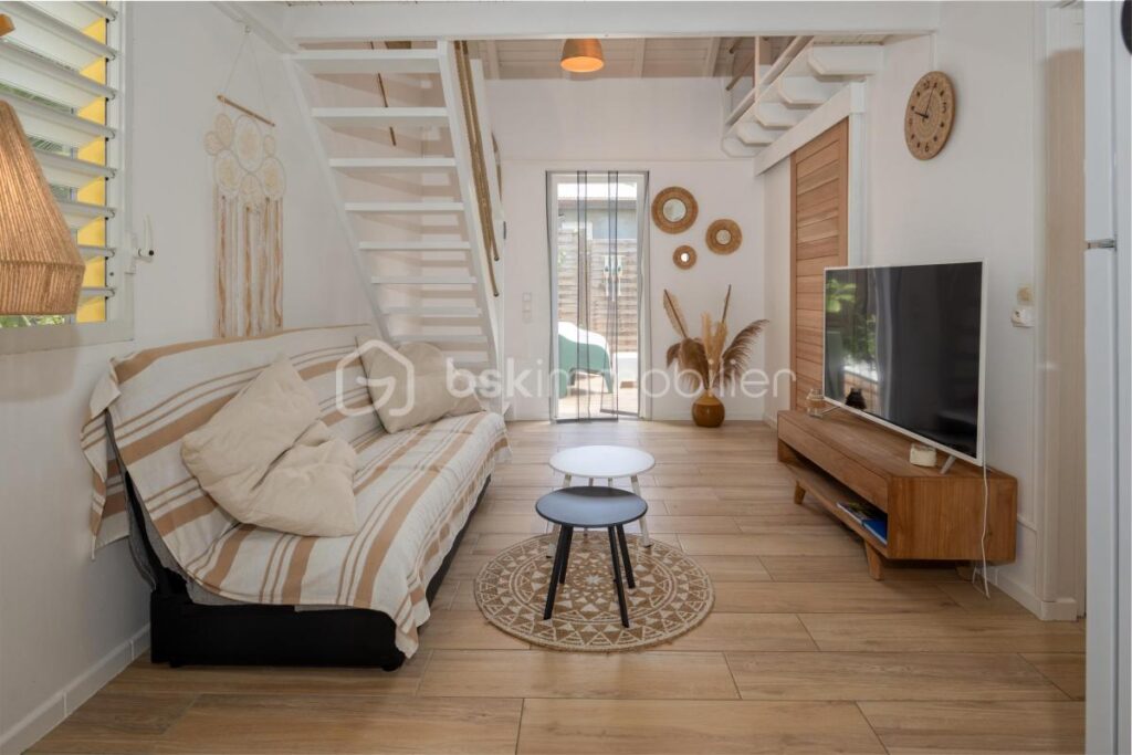 Jolie maison mitoyenne dans petite copropriété avec piscine – 2 pièces – 1 chambre – 33 m²