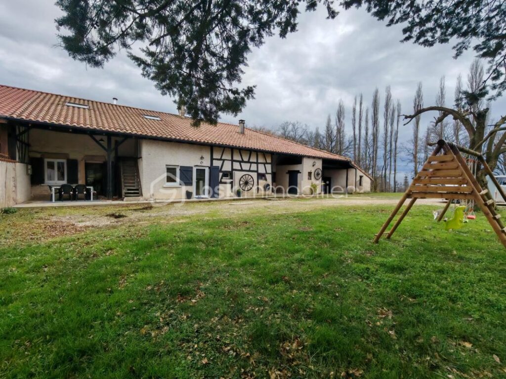 CHARME & AUTHENTICITÉ AU CŒUR DE LA CAMPAGNE BRESSANE – 8 pièces – 4 chambres – 171 m²