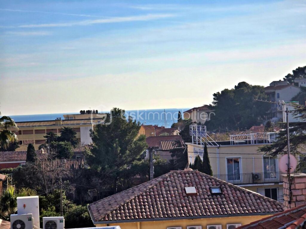 Vivez l’exception au cœur de Carry-le-Rouet : un appartement de standing avec solarium et aperçu mer, dans une résidence récente et intimiste – 2 pièces – 1 chambre – 41 m²