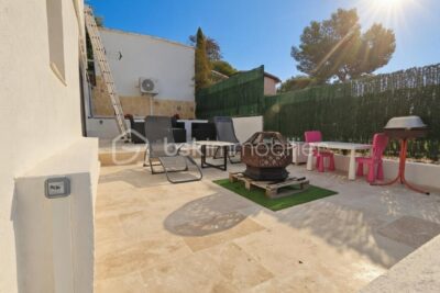 Castellet – Maison divisée en deux logements dans résidence sécurisée avec piscine – 5 pièces – 3 chambres – 92 m²