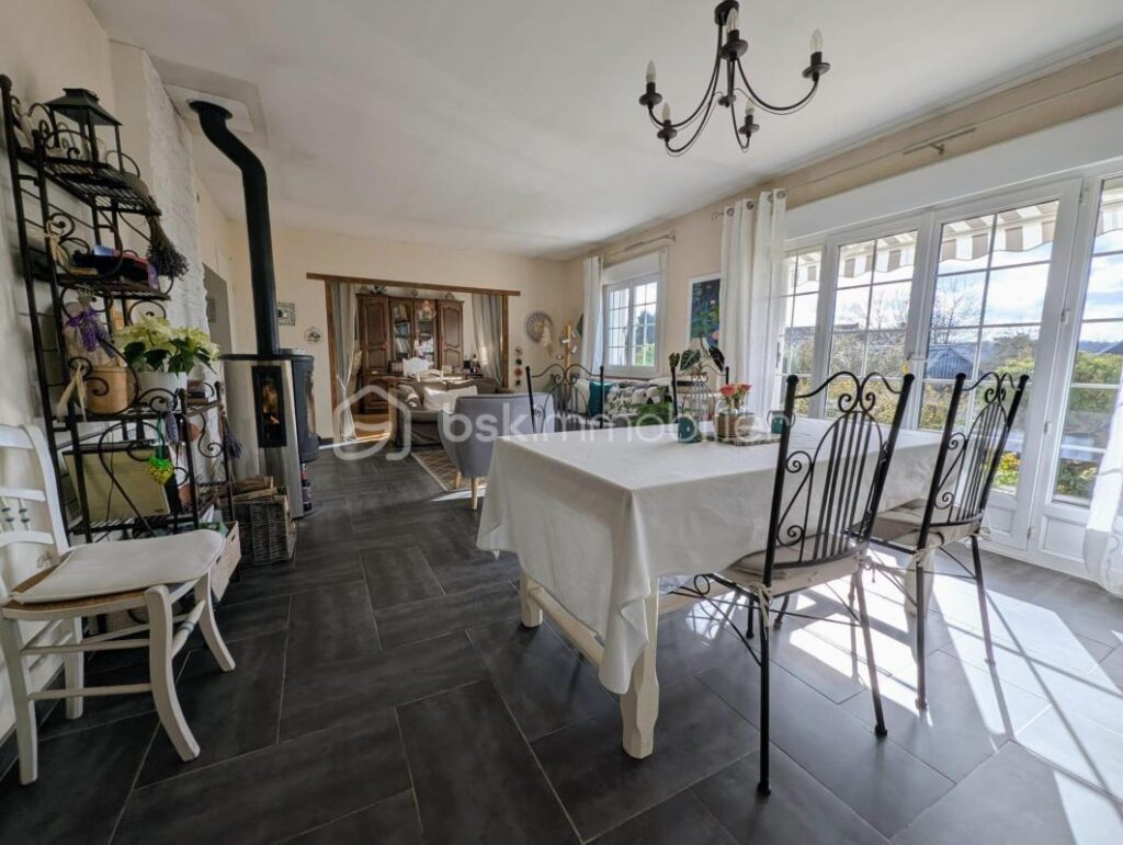 🏡 Soissons – Maison lumineuse 100 m² – 3 chambres (posssibilité d’une 4e) – Jardin – 164 990 € – 5 pièces – 3 chambres – 100 m²