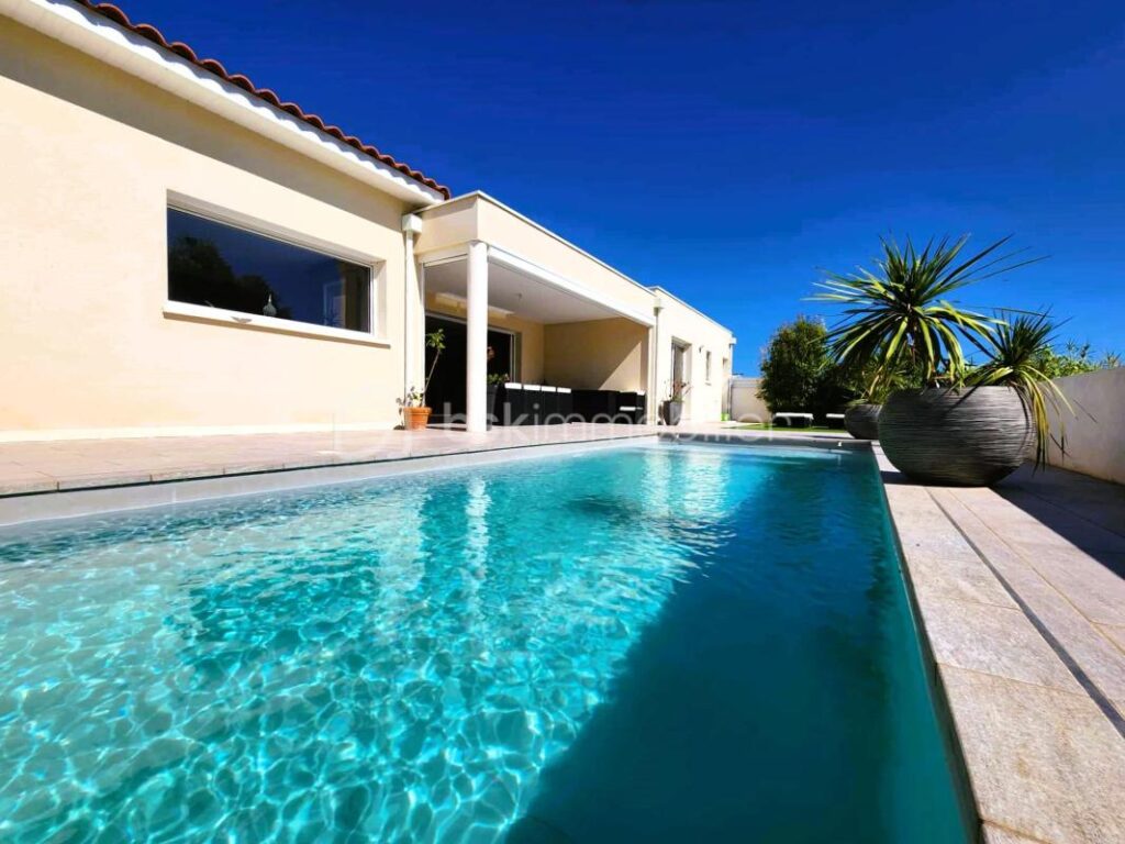 Superbe villa de plain-pied sans vis-à-vis avec quatre chambres – 6 pièces – 4 chambres – 145 m²