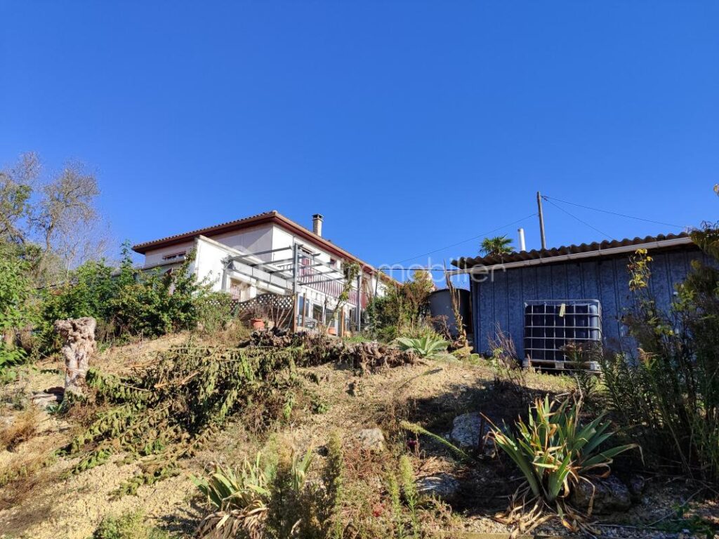 Découvrez une perle rare de la campagne à Saint-Antoine – 7 pièces – 4 chambres – 155 m²