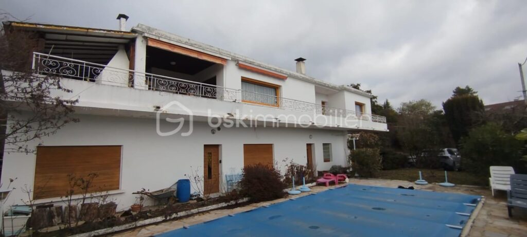 Maison à fort potentiel rare à la vente – 10 pièces – 5 chambres – 136 m²