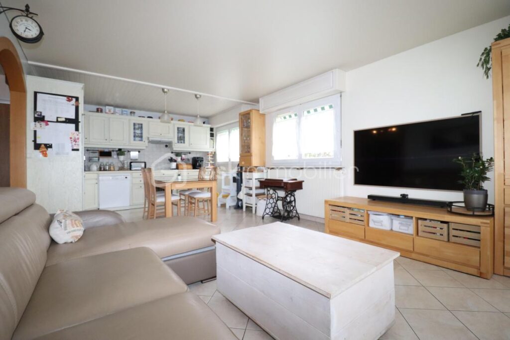 APPARTEMENT AGREABLE ET LUMINEUX ( 4 pièces 86m² ) avec 3 chambres et box – 4 pièces – 3 chambres – 86 m²