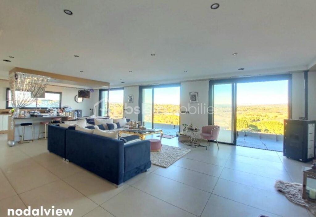 Splendide villa avec une vue imprenable – 10 pièces – 7 chambres – 310 m²