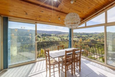 Maison de caractère avec terrasses et locatif – fort potentiel à Niozelles, proche Forcalquier – 8 pièces – 4 chambres – 154 m²