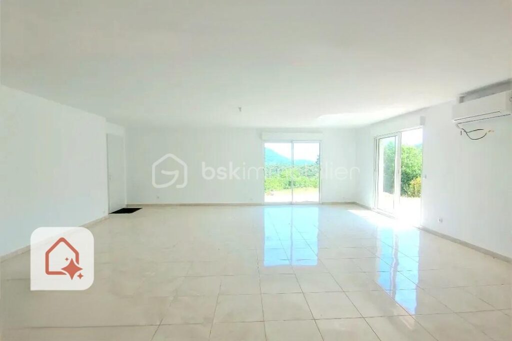 VILLA NEUVE PLAIN PIED, GRAND GARAGE ET VUE MAGNIFIQUE – 5 pièces – 3 chambres – 100 m²