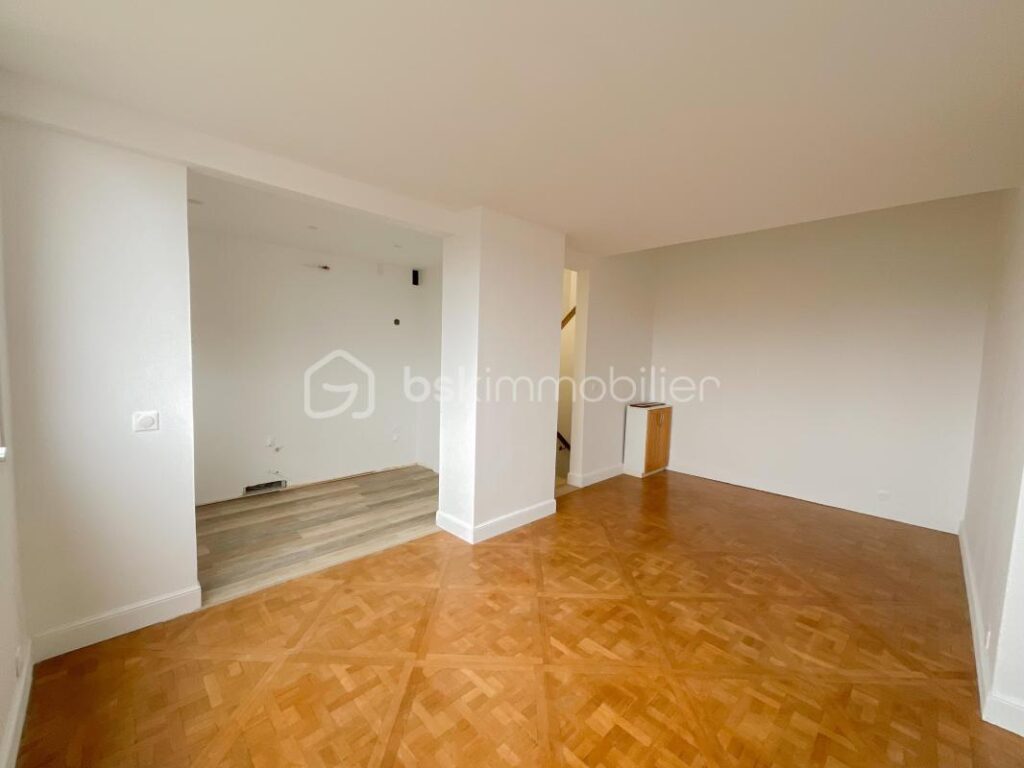 Charmant duplex T3 entièrement rénové, situé à la limite d’Antony, au sein du Domaine de la Peupleraie – 3 pièces – 2 chambres – 59 m²