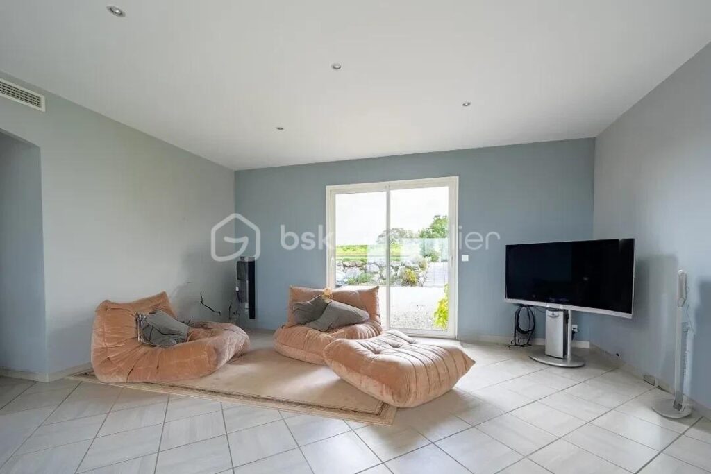 À VENDRE – À 7 min de Morlaàs , Maison contemporaine de plain pied – 133 m² – Terrain 2619 m² – Vue Pyrénées – Prestations haut de gamme – 4 pièces – 3 chambres – 132 m²