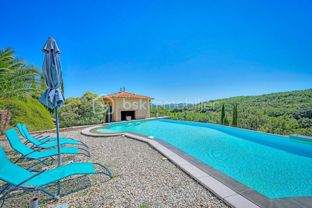 Domaine d’architecte 490 m² – 3 logements indépendants – Piscine à débordement – Vue panoramique – DPE A – Saint-Jean-de-la-Blaquière (34700) – 40 min Montpellier – 16 pièces – 12 chambres – 490 m²