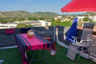 APPARTEMENT DE TYPE 4 PROCHE NARBONNE CENTRE AU DERNIER ETAGE – 4 pièces – 2 chambres – 87 m²