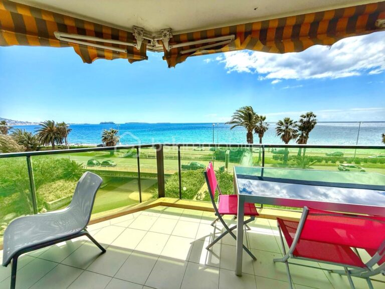 CANNES – VUE MER PANORAMIQUE – APPARTEMENT 3 PIECES – 65M² – TERRASSE 15M² – 30 METRES DE LA PLAGE – GARAGE – 3 pièces – 2 chambres – 65 m²