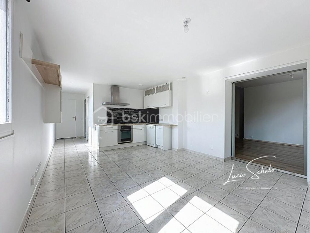 Appartement T3 en rez-de-jardin – 65 m² avec terrain privatif – 3 pièces – 2 chambres – 64 m²