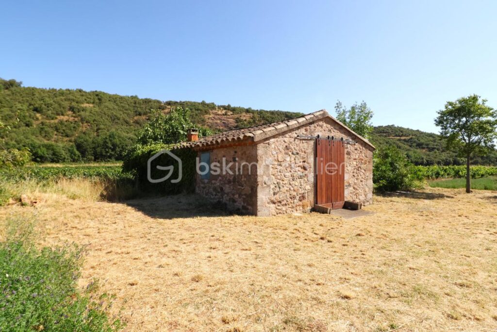 Mas cadastré sur presque 1 hectare, irrigué – NR pièces – NR chambres – 9610 m²