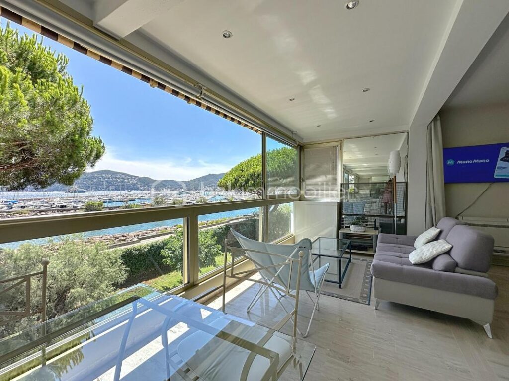 VUE MER – La Napoule, Appartement de 93m2 en front de mer dans une résidence prisée de prestige – 3 pièces – 2 chambres – 93 m²