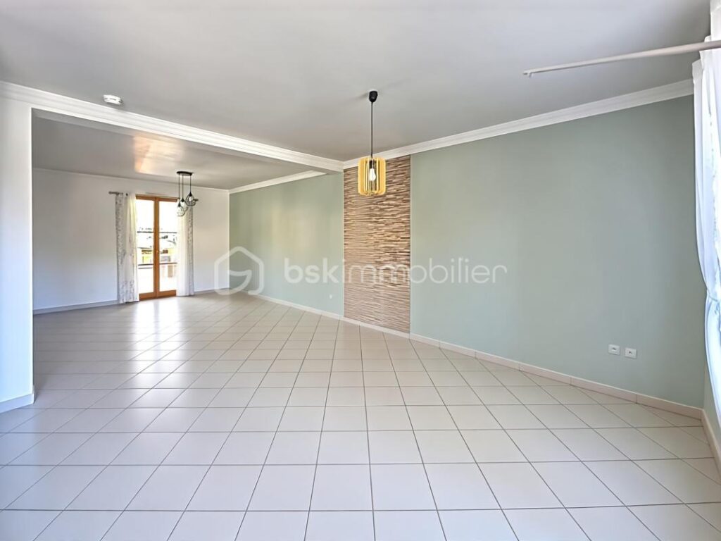 MAISON INDIVIDUELLE 6 PIÈCES 4 CHAMBRES MEAUX QUARTIER RECHERCHÉ – 367 000 € – DPE CLASSE C – 6 pièces – 4 chambres – 120 m²